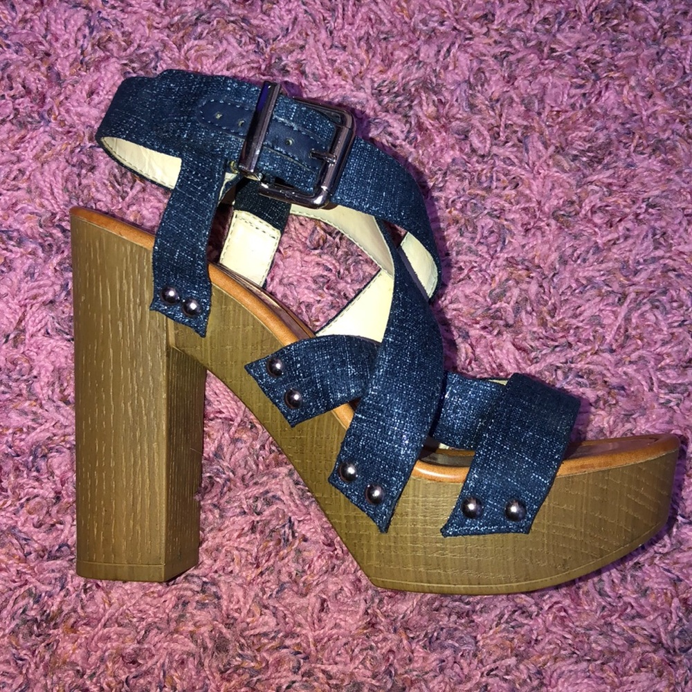 heels, never worn !!